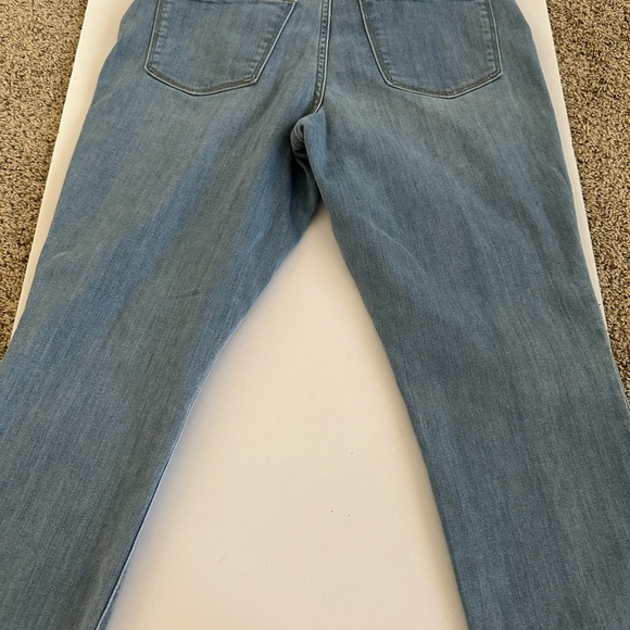 Women’s Universal Threads high rise skinny jeans.
Size 6/28r - Picture 6 of 9